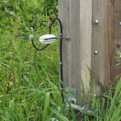 <div class="uk-panel tm-source-woo-description"><ul class="product-detail-buy__usp-block">
<li>Idéal pour les sorties standard et le câblage sous la porte</li>
<li>Revêtement souple avec marquage des compteurs pour faciliter le dénudage</li>
<li>Convient entre les piquets de terre du système de mise à la terre</li>
<li>Fil galvanisé de 2,5 mm (12,5 g) pour une conduction optimale</li>
<li>Également disponible en bobines de 50 m et 100 m</li>
</ul>
</div>