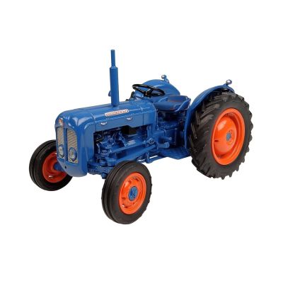 <div class="uk-panel tm-source-woo-description"><p>Miniature de collection en métal du Tracteur Fordson Dexta (1960).</p>
<p>Echelle: 1:32</p>
<p>Marque: Universal Hobbies</p>
</div>