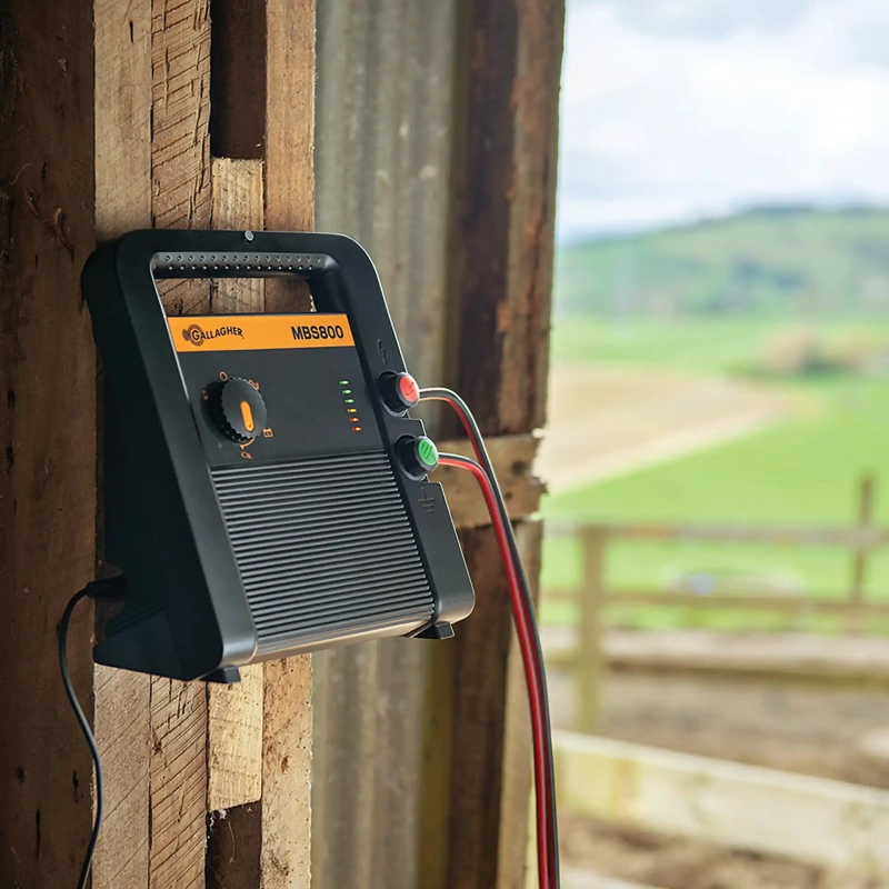 Gallagher électrificateur mixte MBS800 230V/12V/Solair – Image 4